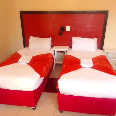 Emampingeni Lodge Bizana 外观 照片