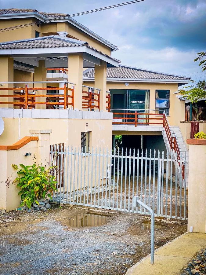 Emampingeni Lodge Bizana 外观 照片