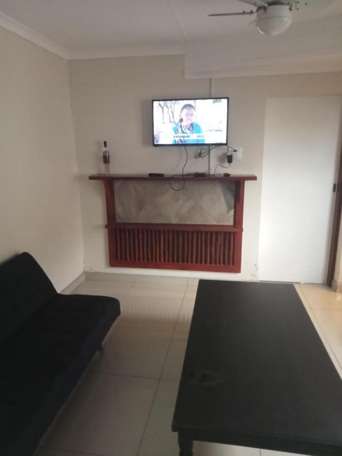 Emampingeni Lodge Bizana 外观 照片