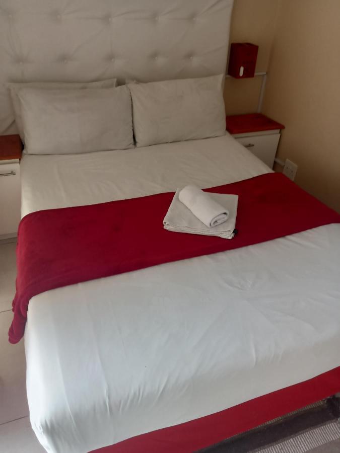 Emampingeni Lodge Bizana 外观 照片