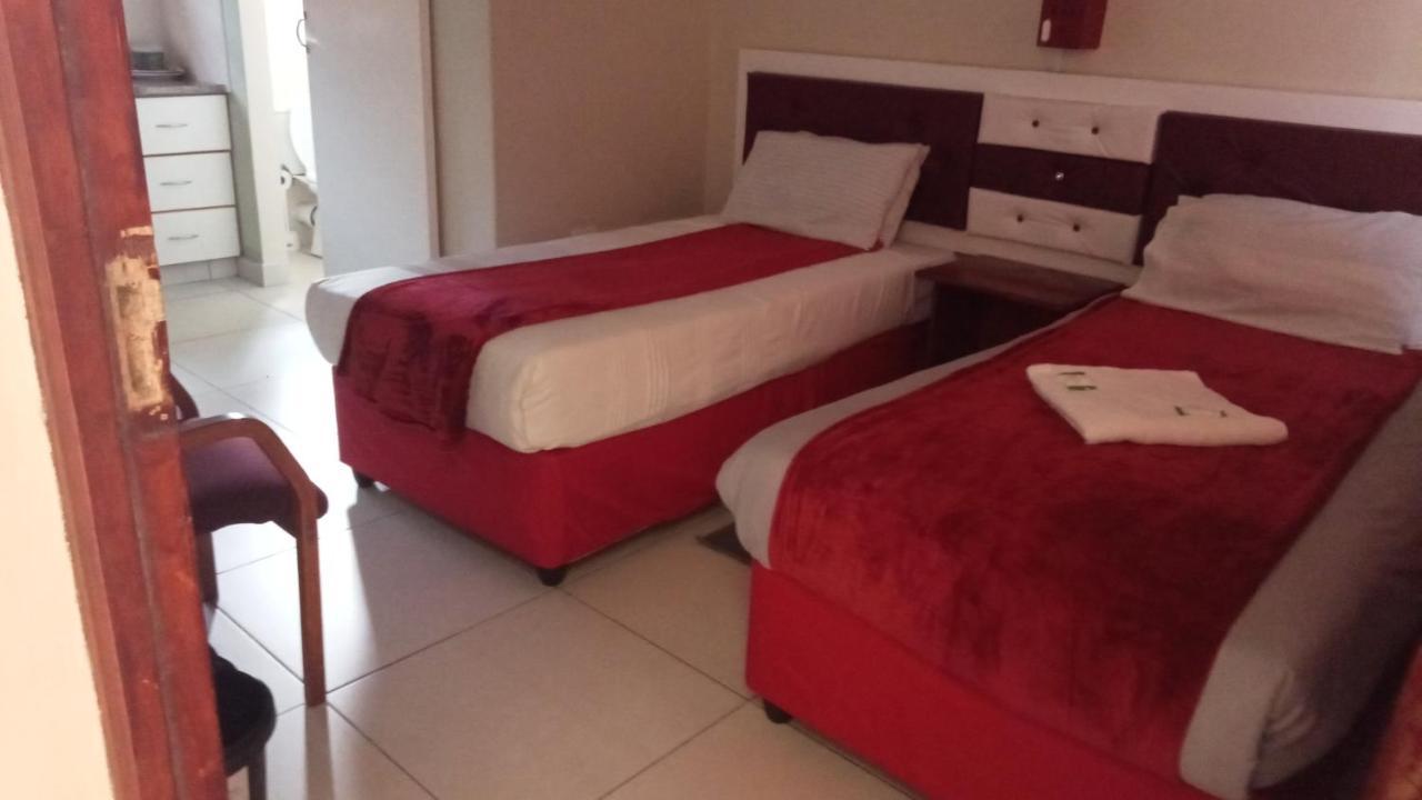 Emampingeni Lodge Bizana 外观 照片