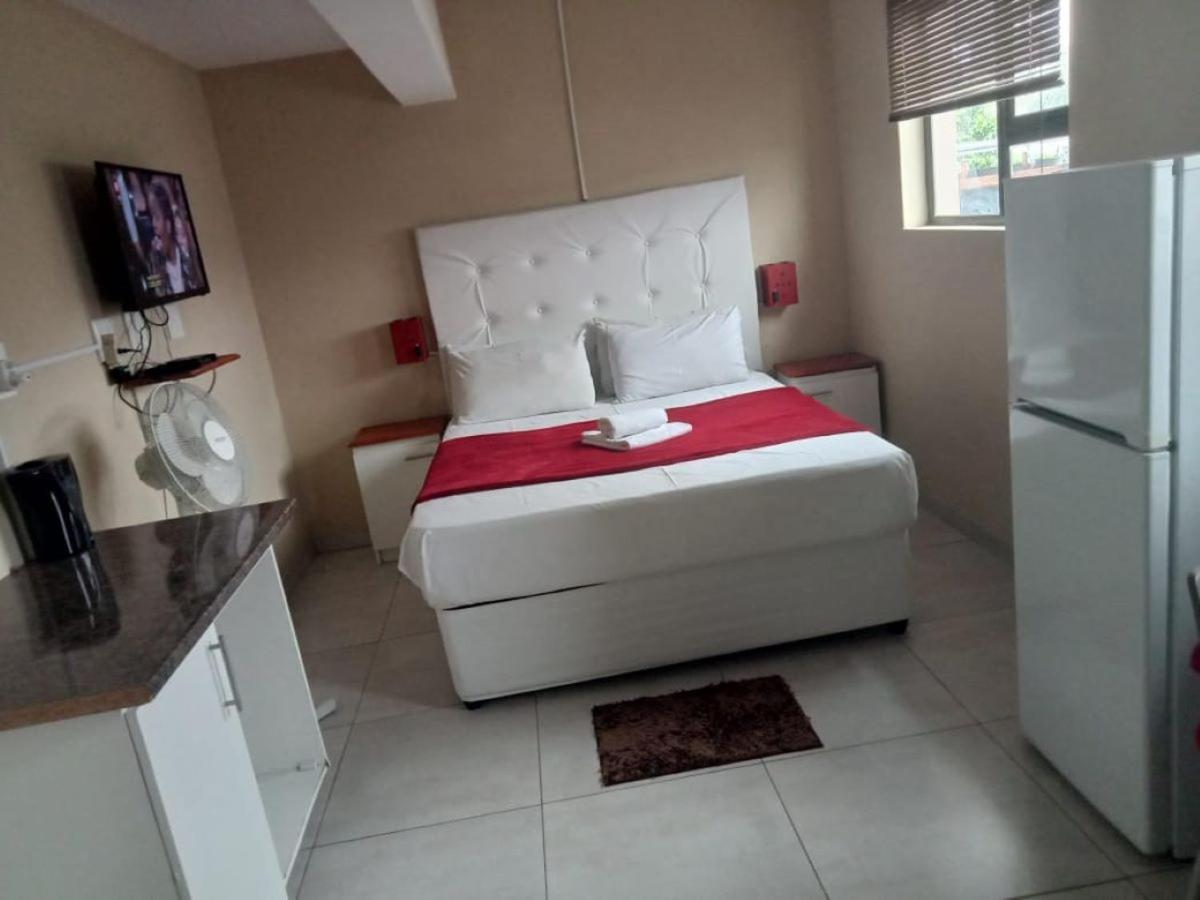 Emampingeni Lodge Bizana 外观 照片