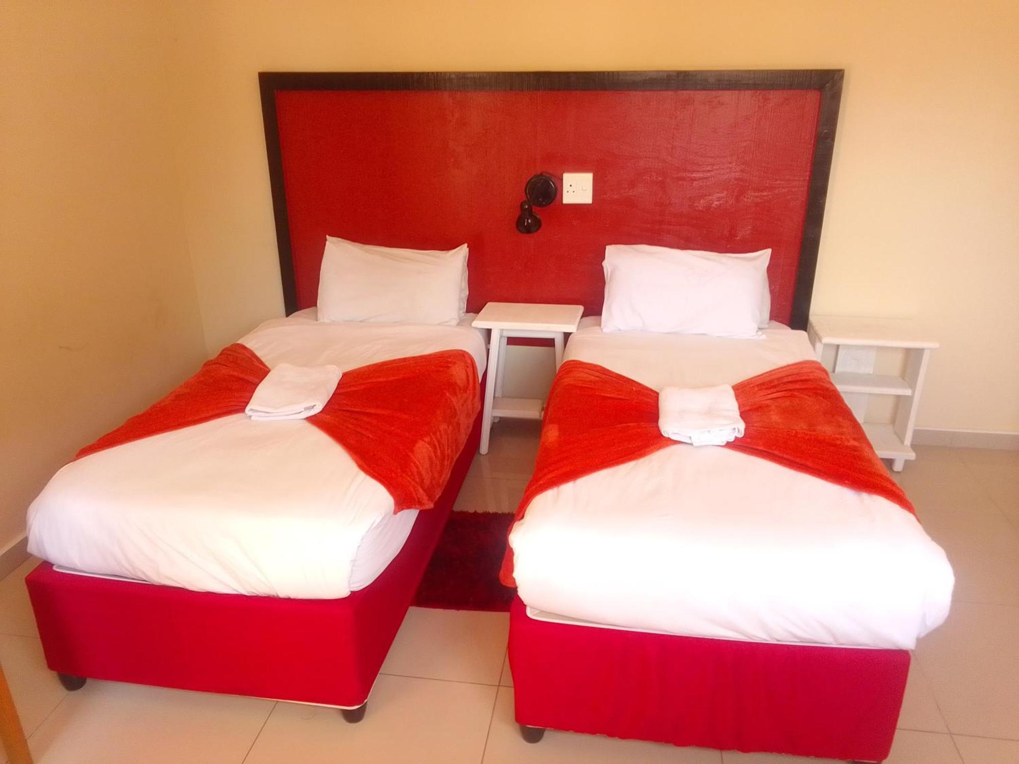 Emampingeni Lodge Bizana 外观 照片