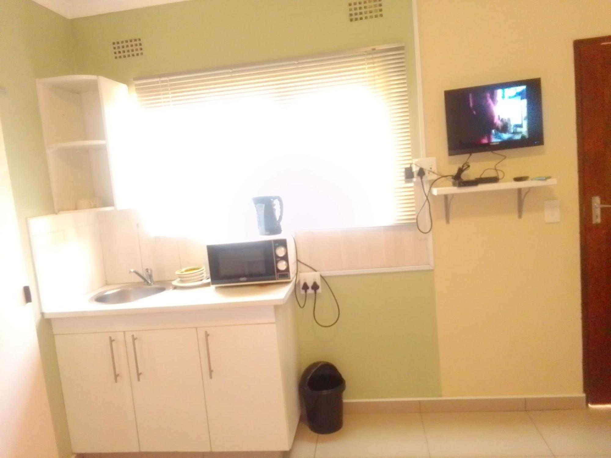 Emampingeni Lodge Bizana 外观 照片