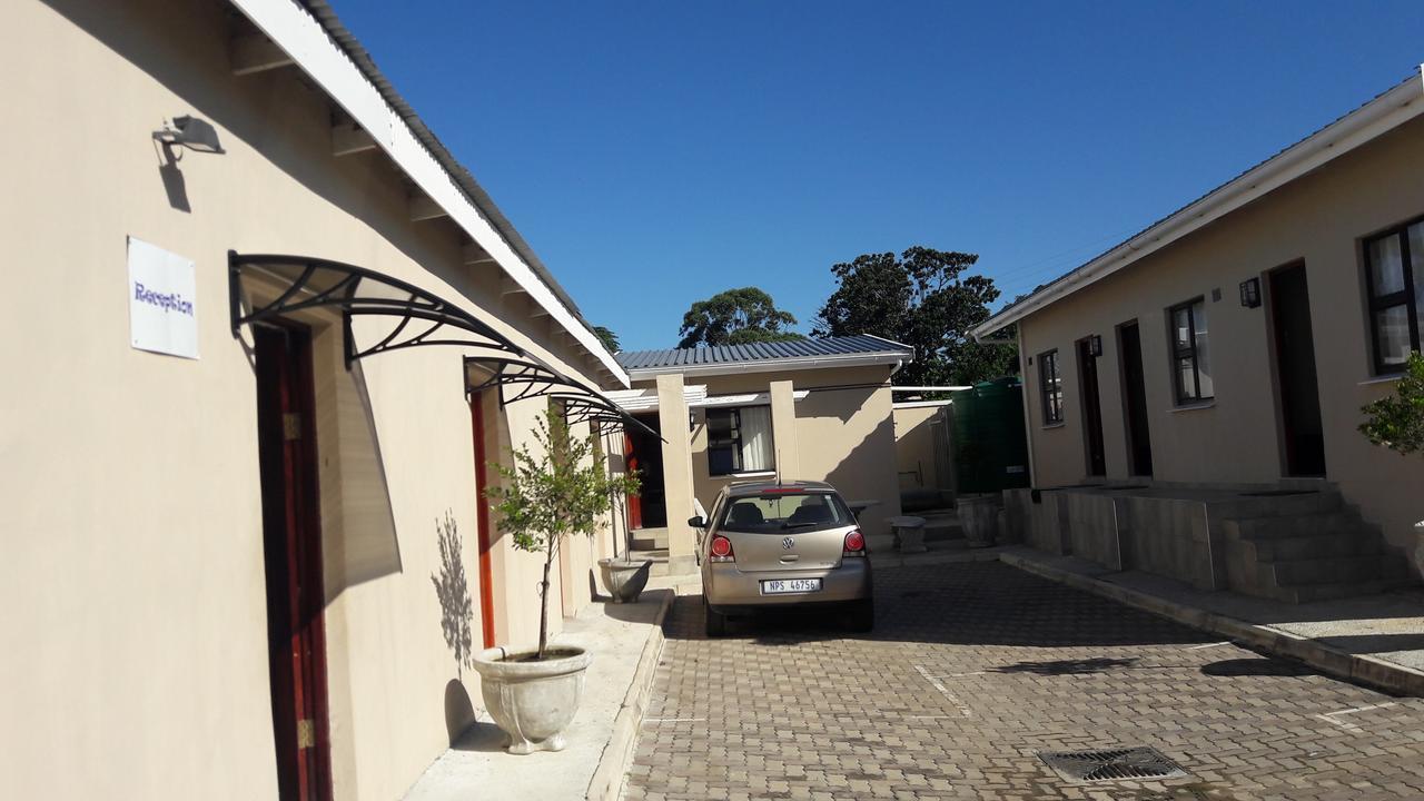 Emampingeni Lodge Bizana 外观 照片