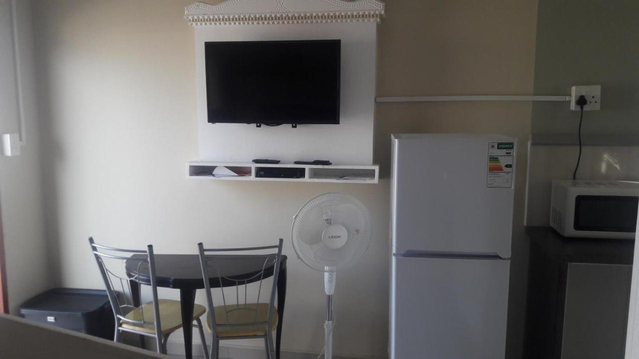 Emampingeni Lodge Bizana 外观 照片